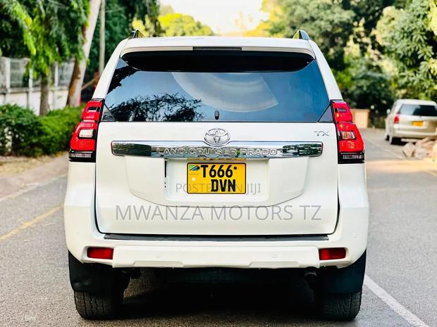 Toyota Land Cruiser Prado 2011 White