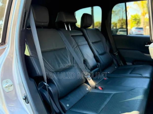Toyota Land Cruiser 2024 Silver