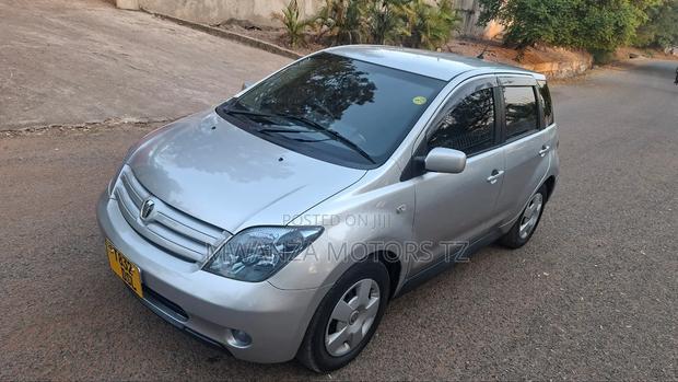 Toyota IST 2004 Beige