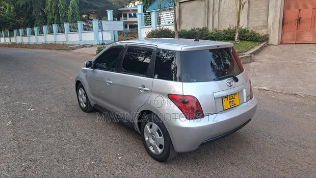 Toyota IST 2004 Beige