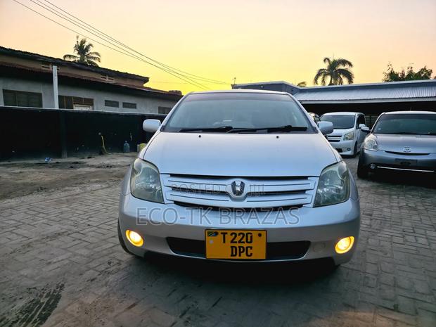 Toyota IST 2005 Silver