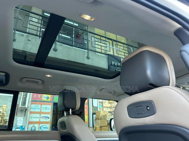 Land Rover Defender 2021 White