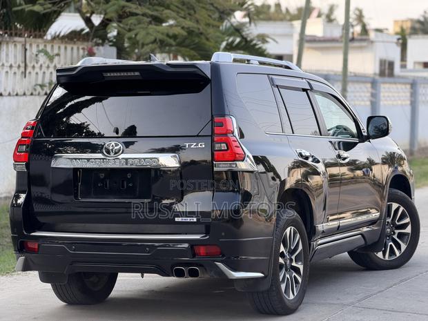 Toyota Land Cruiser Prado 2021 Black