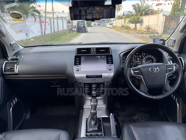 Toyota Land Cruiser Prado 2021 Black