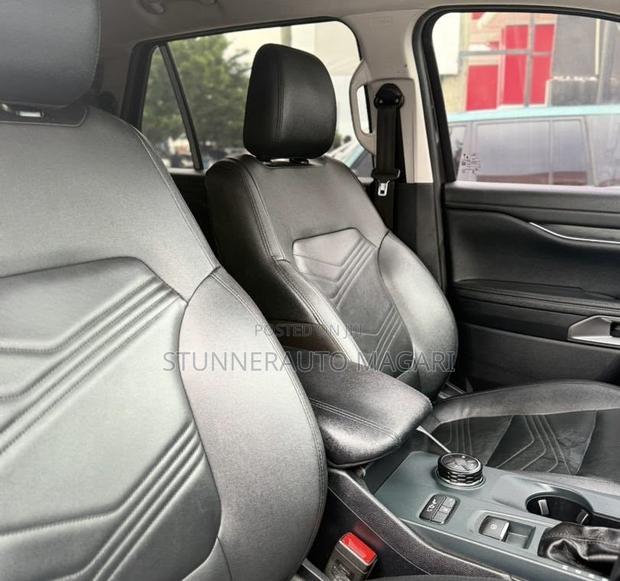 Ford Everest 2023 Brown