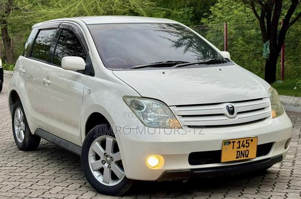 Toyota IST 2004 White