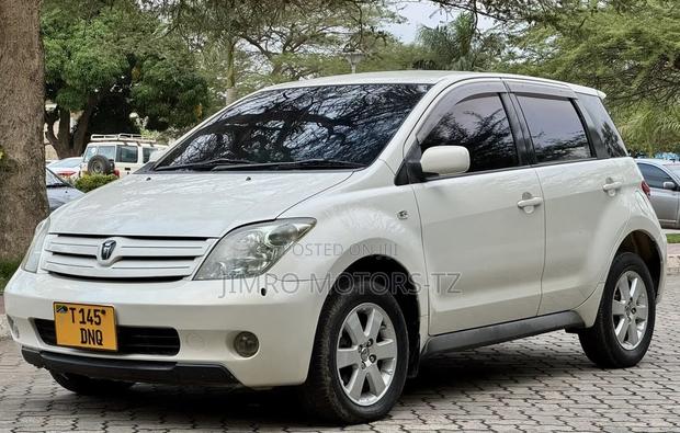 Toyota IST 2004 White