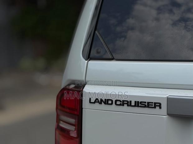 Toyota Land Cruiser Prado 2024 White