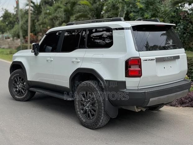 Toyota Land Cruiser Prado 2024 White