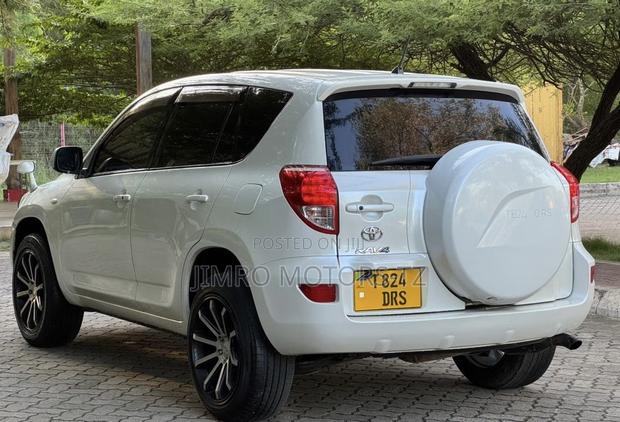 Toyota RAV4 2006 White