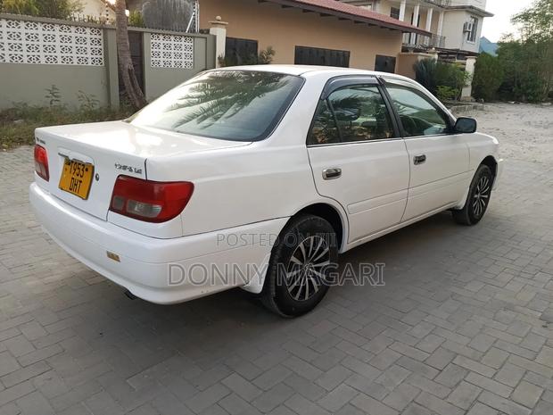 Toyota Carina 2001 White