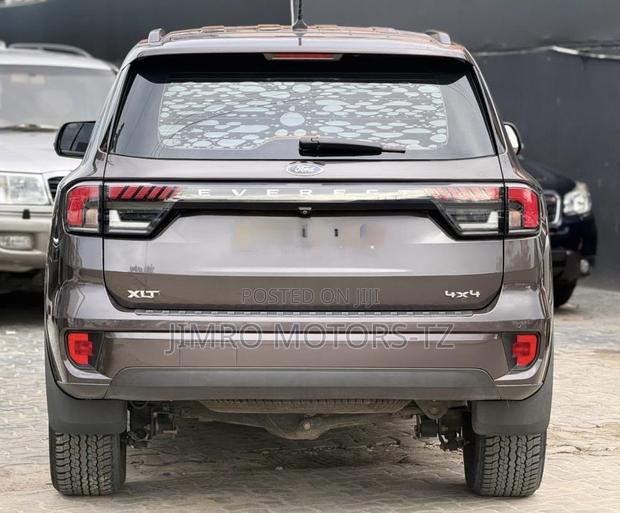 Ford Everest 2023 Gray