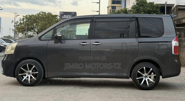 Toyota Noah 2008 Gray