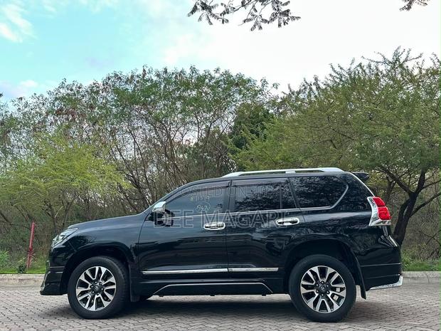 Toyota Land Cruiser Prado 2.8 2023 Black