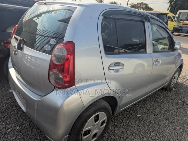Toyota Passo 2010 Silver