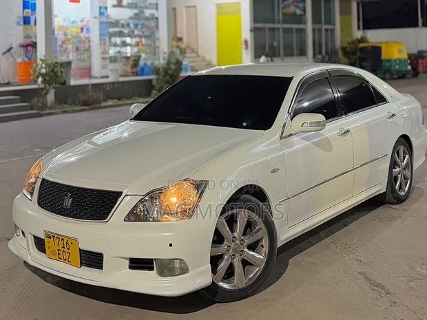 Toyota Crown 2006 White