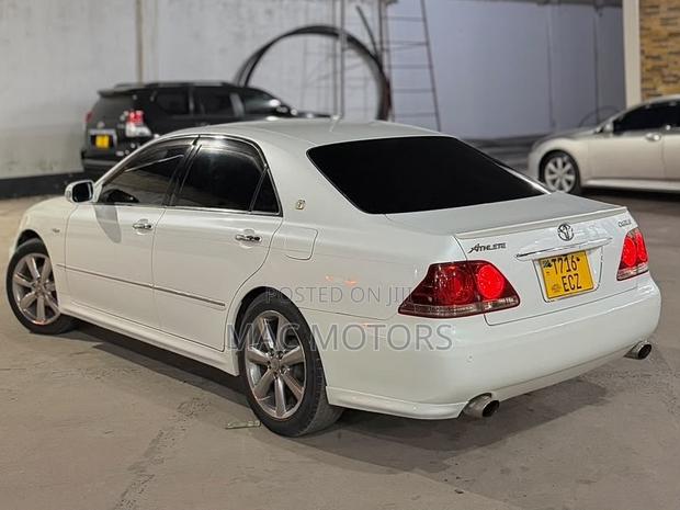 Toyota Crown 2006 White