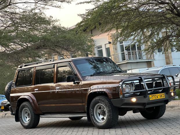 Nissan Patrol 1992 Brown