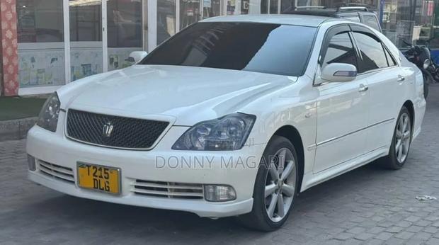 Toyota Crown 2006 White