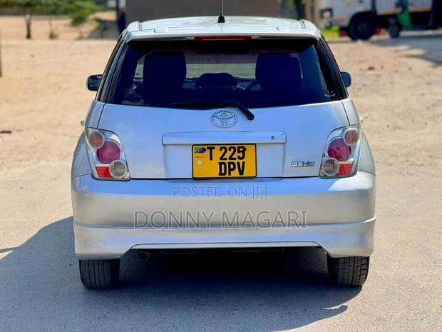 Toyota IST 2003 Silver
