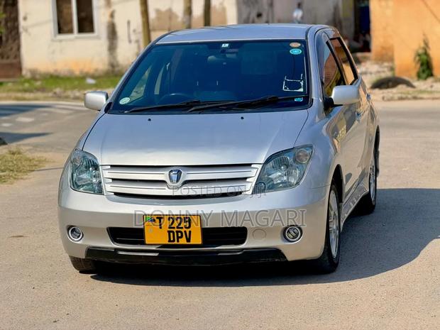Toyota IST 2003 Silver