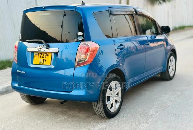 Toyota Ractis 2010 Blue