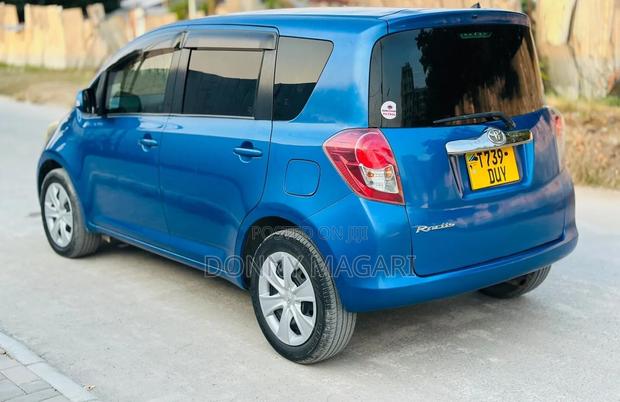 Toyota Ractis 2010 Blue