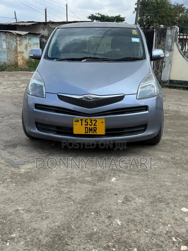 Toyota Ractis 2008 Gray