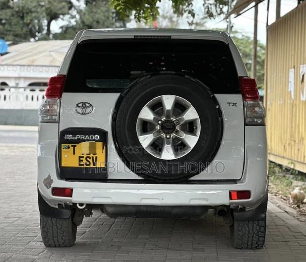 Toyota Land Cruiser Prado 2011 White