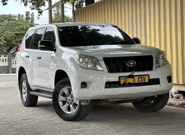 Toyota Land Cruiser Prado 2011 White