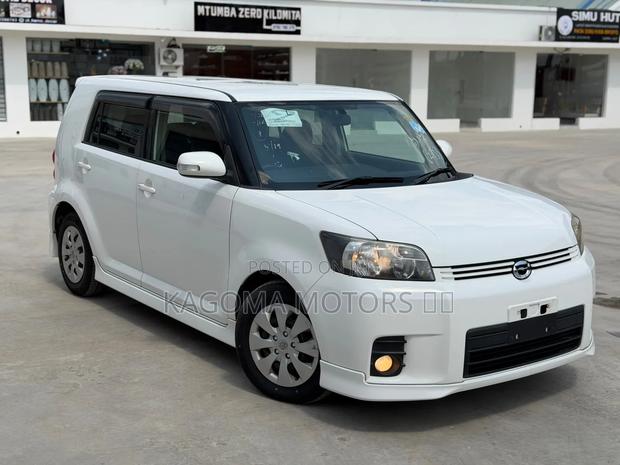 Toyota Corolla Rumion 2009 White