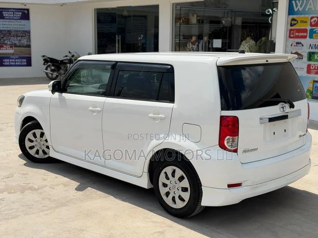 Toyota Corolla Rumion 2009 White