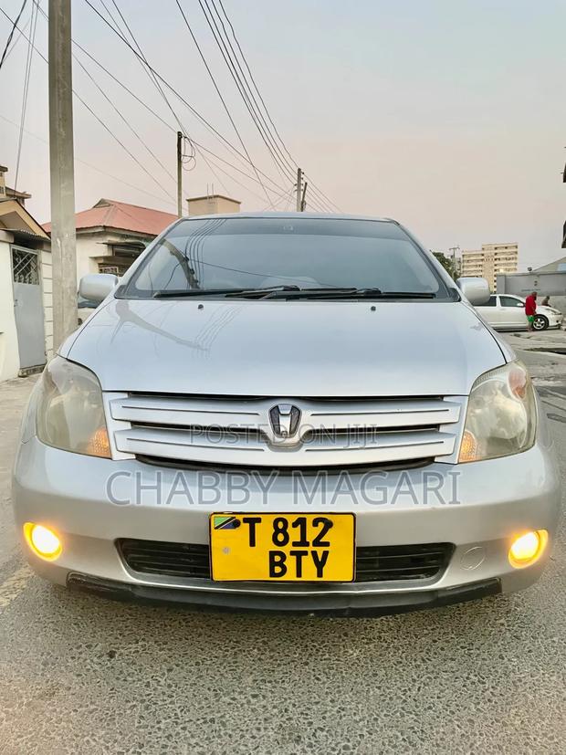 Toyota IST 2003 Silver