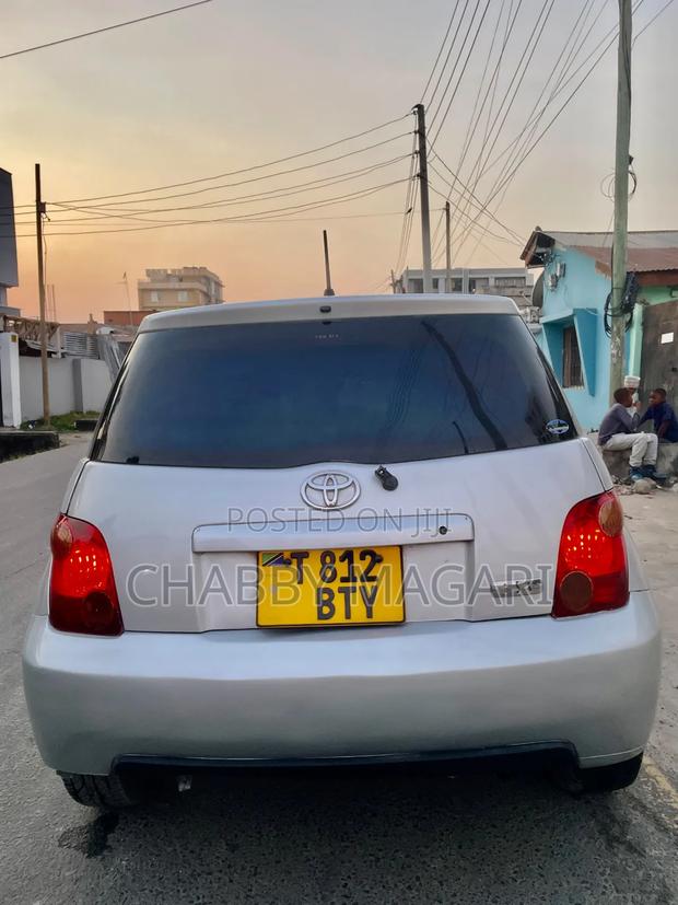 Toyota IST 2003 Silver