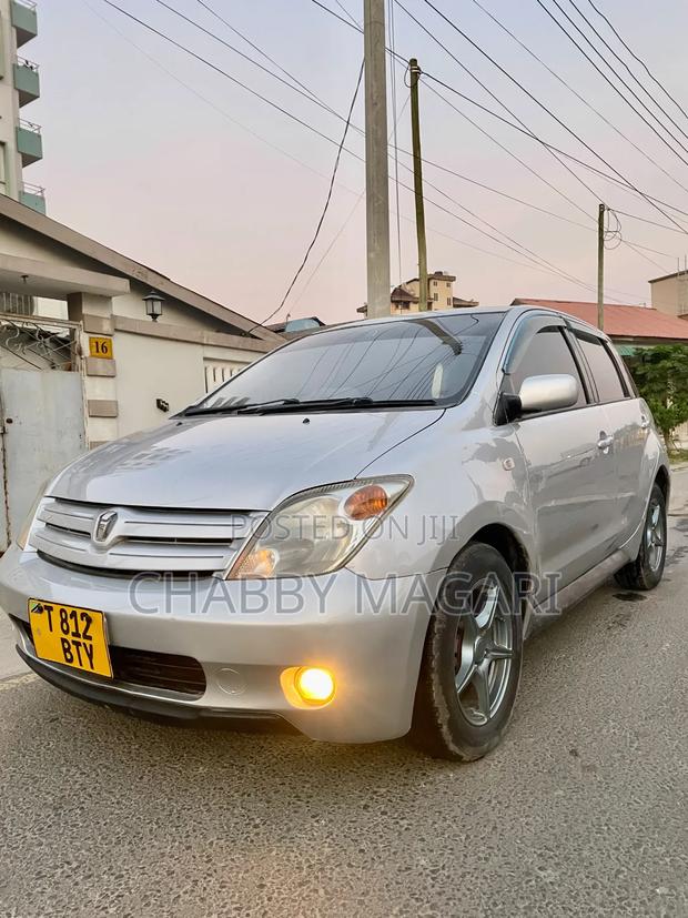 Toyota IST 2003 Silver