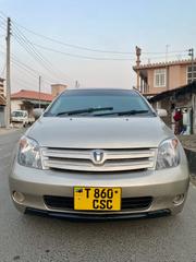 Toyota IST 2004 Gold for sale