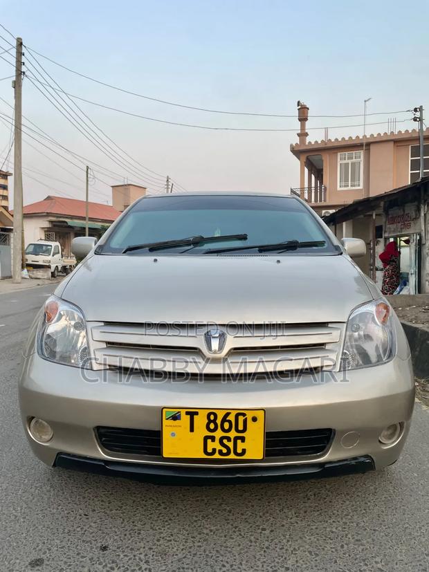 Toyota IST 2004 Gold