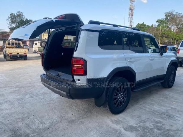 New Toyota Land Cruiser Prado 2.7 2024 White