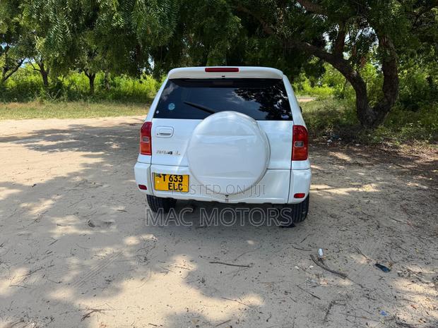 Toyota RAV4 Automatic 2003 White