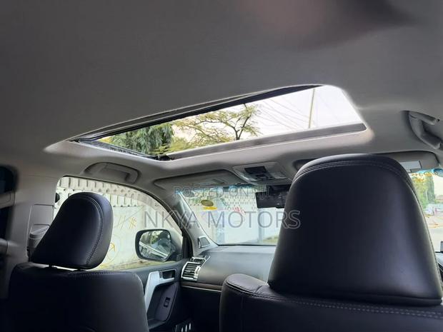 Toyota Land Cruiser Prado 2023 Black