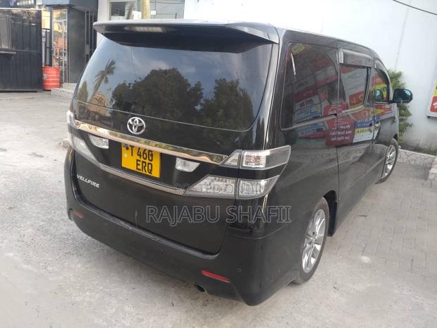 Toyota Vellfire V 2.4 FWD 7-Seater 2011 Black