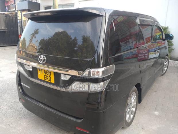 Toyota Vellfire V 2.4 FWD 7-Seater 2011 Black