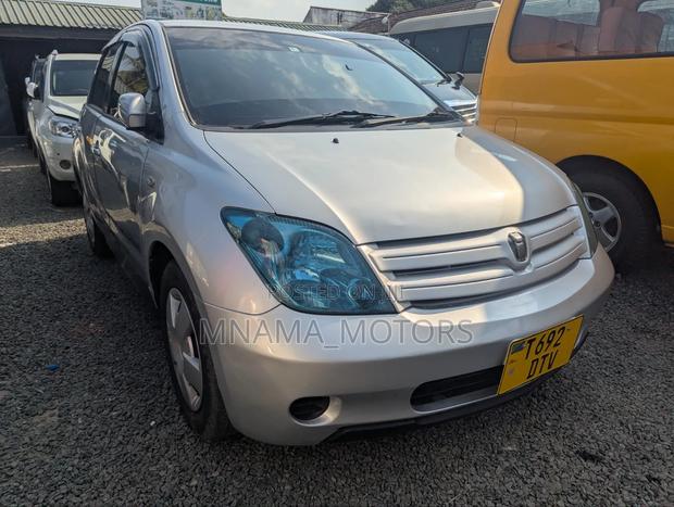 Toyota IST 2005 Silver