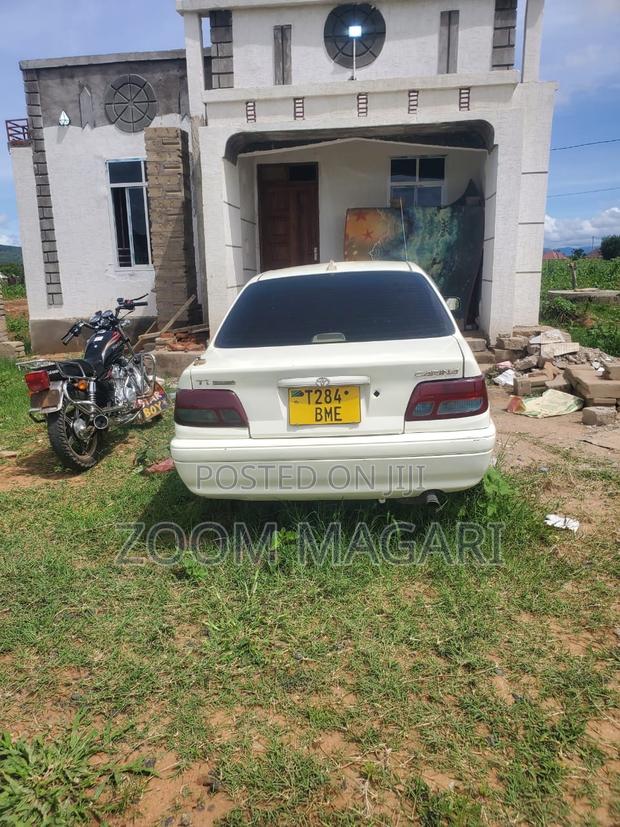 Toyota Carina 2000 White