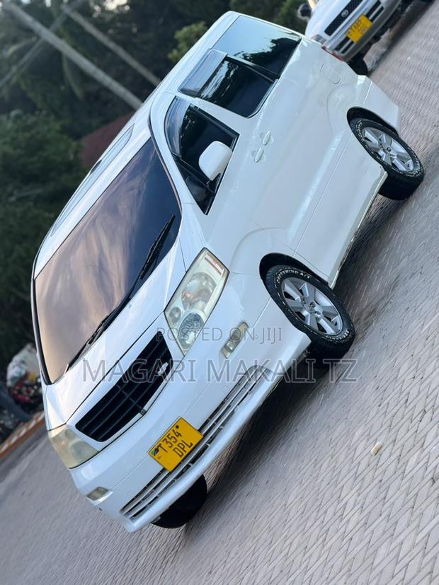 Toyota Alphard 2.4 Petrol AWD 2005 White