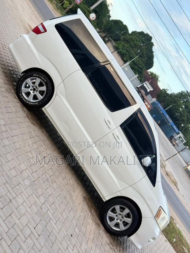Toyota Alphard 2.4 Petrol AWD 2005 White