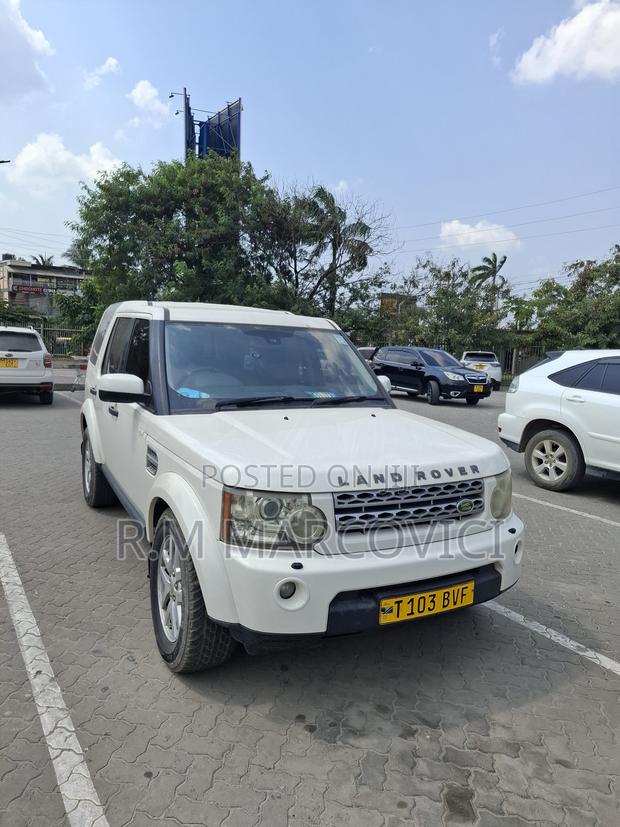Land Rover Discovery 2010 White