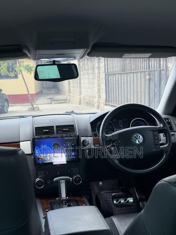 Volkswagen Touareg 2010 White