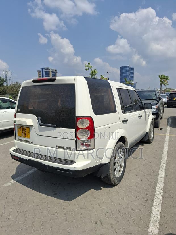 Land Rover Discovery 2010 White