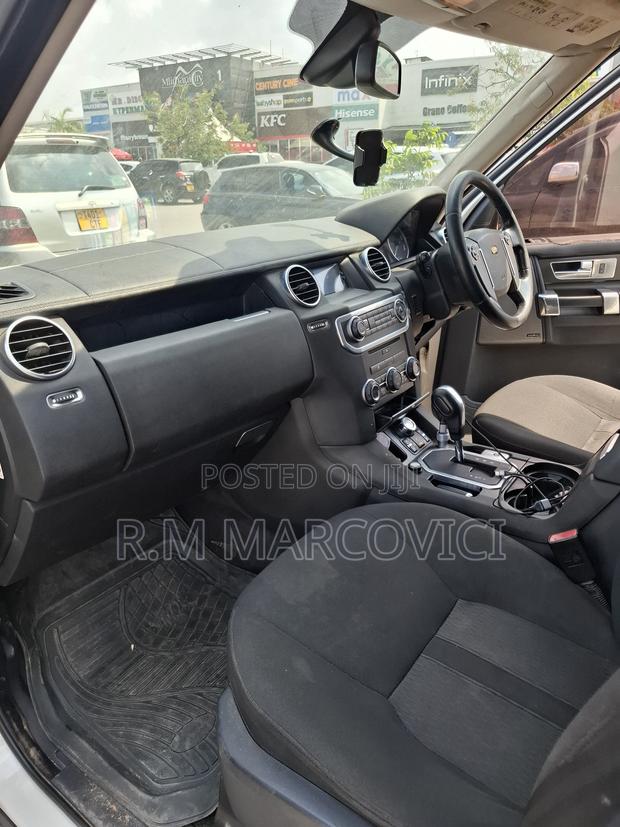 Land Rover Discovery 2010 White